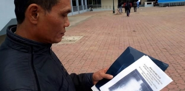  بەوێنە.. دوای 18 ساڵ مقەستێک لە سکی پیاوێک دەردەهێنرێت